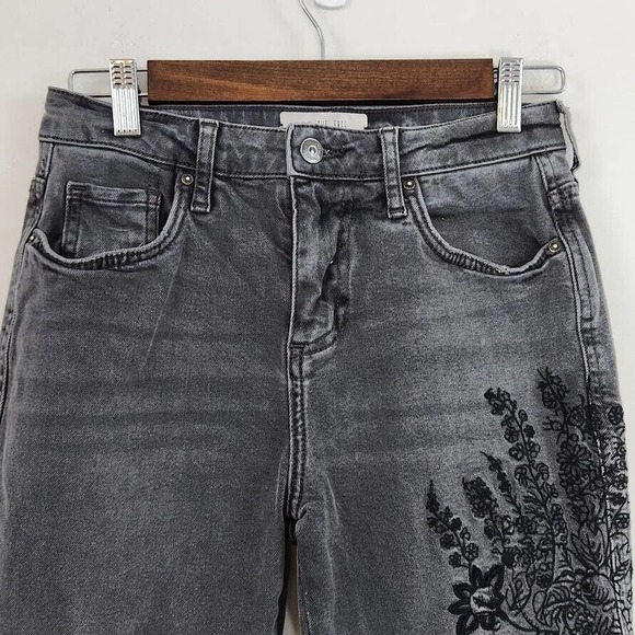 We The Free Girlfriend Jeans Embroidered Floral Cut Off Hem Cotton Blend Size 26 - Picture 3 of 16
